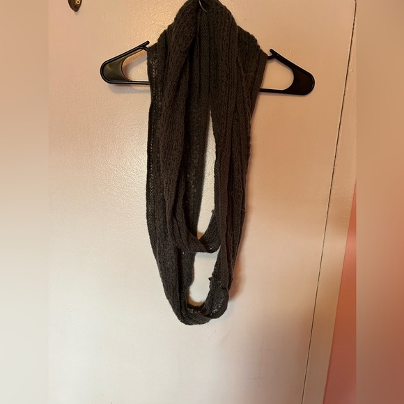 Grey infinity scarf - Picture 1 of 3